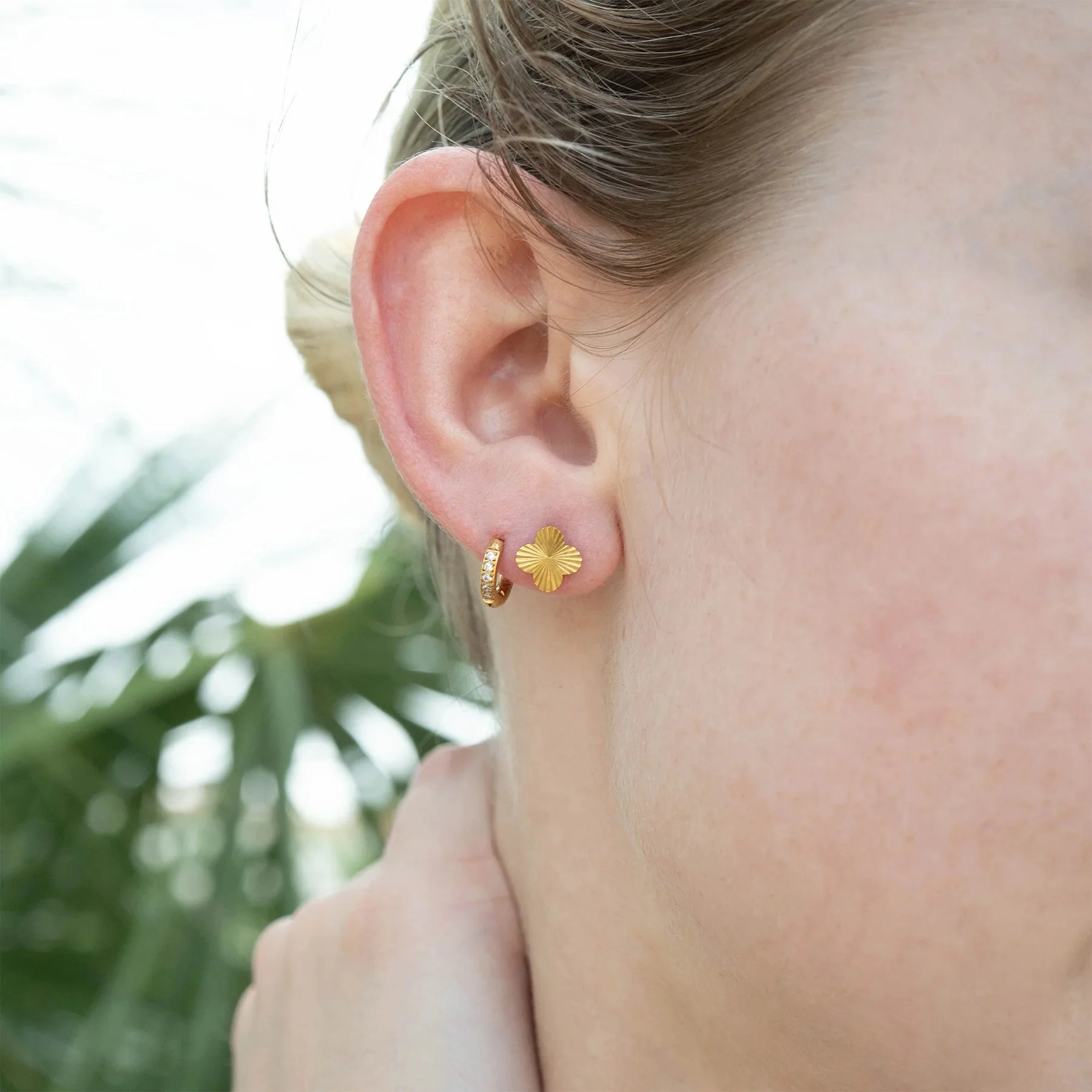18K Gold PVD Clover Stud Earrings - Image 2